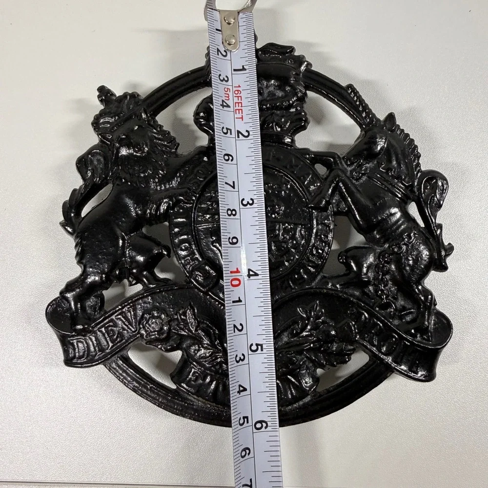 Virginia Metalcrafters Williamsburg Cast Iron Trivet Set Kings Arms King George